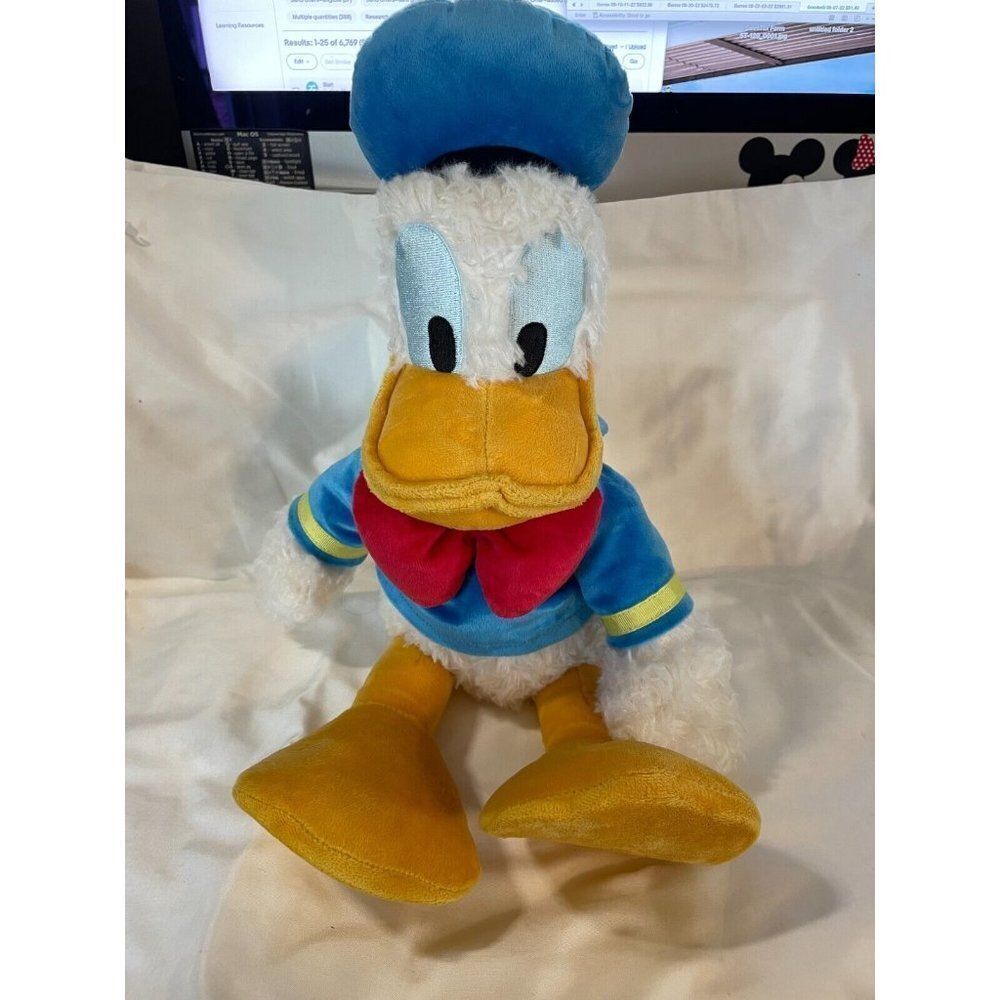 Walt Disney World Parks 18" Donald Duck Soft Plush